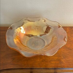 Vintage Jeannette Glass Company bowl in the "Iris and Herringbone" pattern.‎